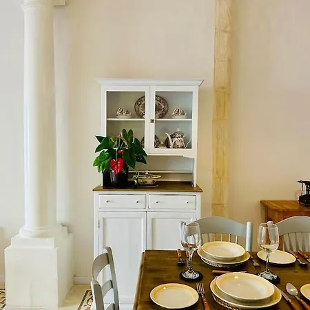 Appartement Elegant Escape, Steps To Balluta Bay, Sleeps 5 Sliema