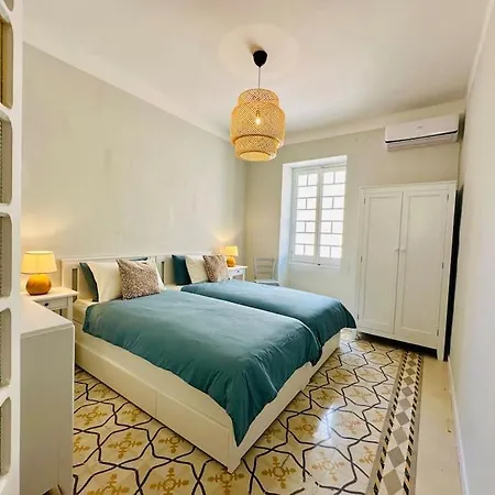Appartement Elegant Escape, Steps To Balluta Bay, Sleeps 5 *