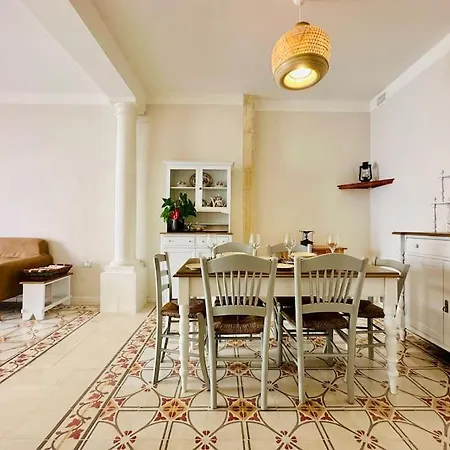 Elegant Escape, Steps To Balluta Bay, Sleeps 5 *