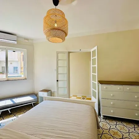 Elegant Escape, Steps To Balluta Bay, Sleeps 5 Appartement Sliema