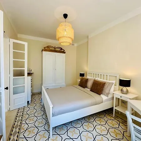 Elegant Escape, Steps To Balluta Bay, Sleeps 5