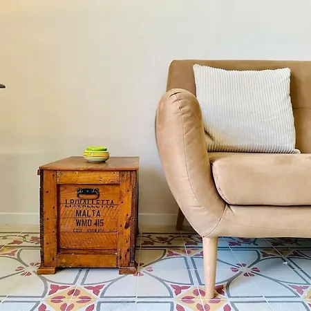 Appartement Elegant Escape, Steps To Balluta Bay, Sleeps 5 Sliema