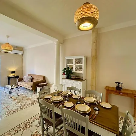 Elegant Escape, Steps To Balluta Bay, Sleeps 5