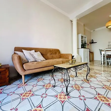 Elegant Escape, Steps To Balluta Bay, Sleeps 5 Appartement