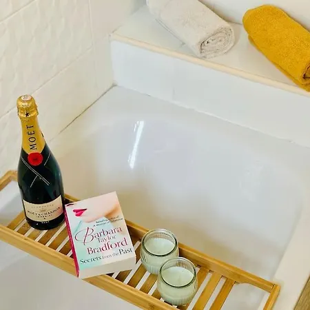 Elegant Escape, Steps To Balluta Bay, Sleeps 5 * 슬리에마