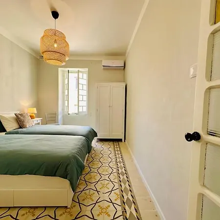 Elegant Escape, Steps To Balluta Bay, Sleeps 5 슬리에마
