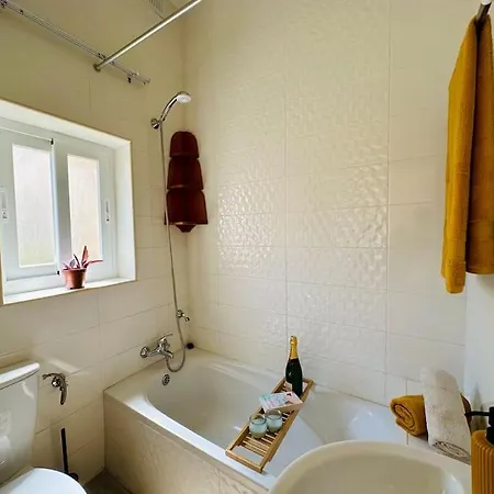 Elegant Escape, Steps To Balluta Bay, Sleeps 5 *